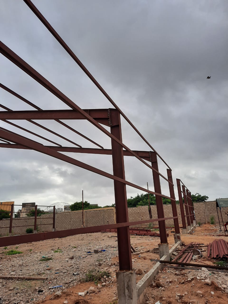 Réalisation d’une charpente Hangar à la Foire de Dakar – 450 m²